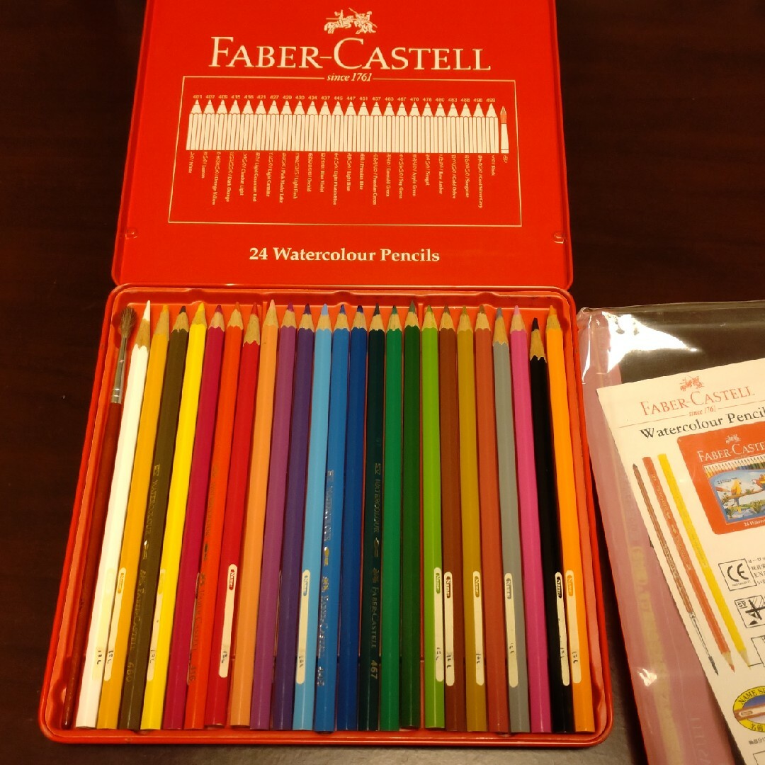 FABER-CASTELL(ファーバーカステル)のFABER CASTELL色鉛筆　24色 エンタメ/ホビーのアート用品(色鉛筆)の商品写真