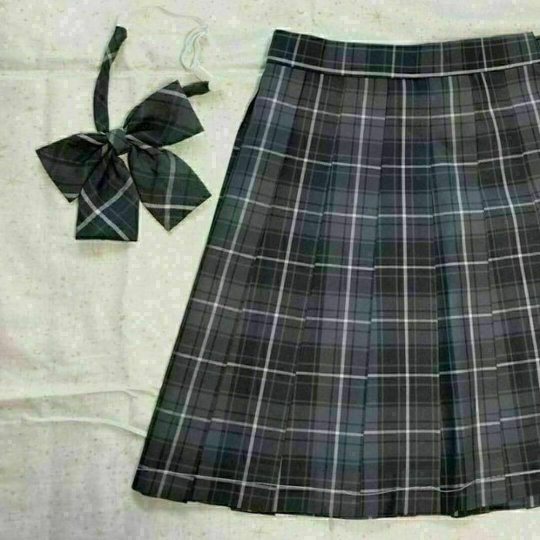 制服高校　女子　スカート 黒 リボン付きSサイズ　 FCSFSGY レディースのスカート(ミニスカート)の商品写真