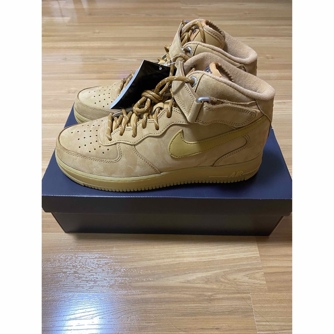 NIKE(ナイキ)の新品　未使用　エアフォース　フラックス　AIR FORCE 1 MID flax メンズの靴/シューズ(スニーカー)の商品写真