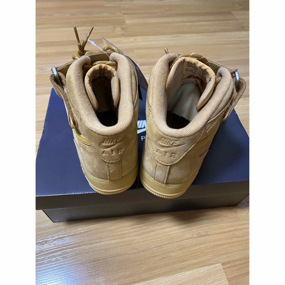 NIKE(ナイキ)の新品　未使用　エアフォース　フラックス　AIR FORCE 1 MID flax メンズの靴/シューズ(スニーカー)の商品写真