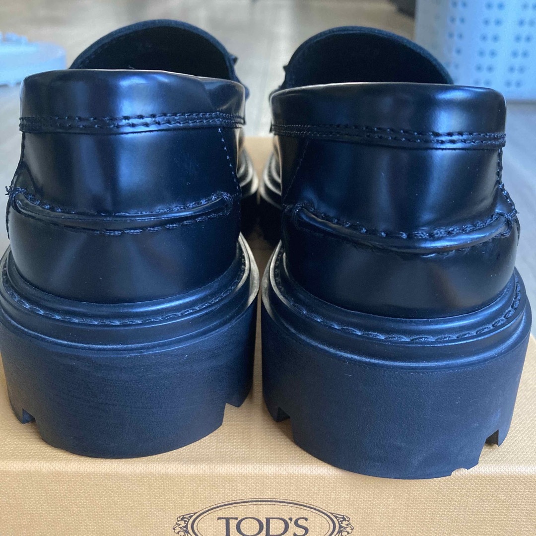 TOD'S(トッズ)のTod’s -Kateレザーローファー•ラバーソール レディースの靴/シューズ(ローファー/革靴)の商品写真