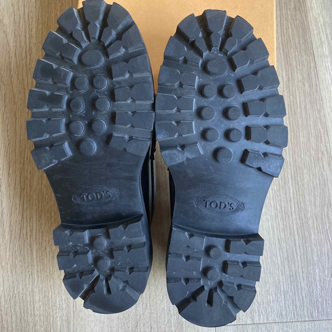 TOD'S(トッズ)のTod’s -Kateレザーローファー•ラバーソール レディースの靴/シューズ(ローファー/革靴)の商品写真