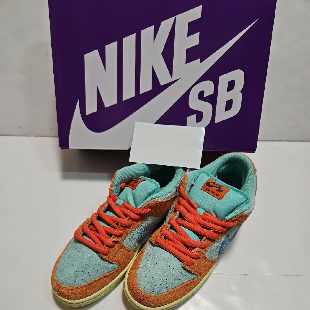 NIKE(ナイキ)のNIKE SB DUNK LOW PRO Orange and Emerald メンズの靴/シューズ(スニーカー)の商品写真