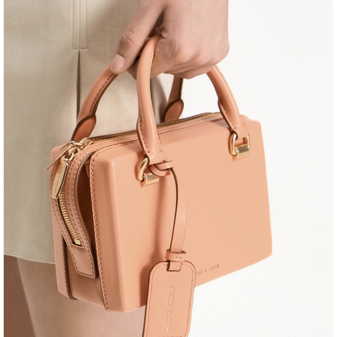 Charles and Keith(チャールズアンドキース)のCordele コーディール ボウリングバッグ レディースのバッグ(ショルダーバッグ)の商品写真