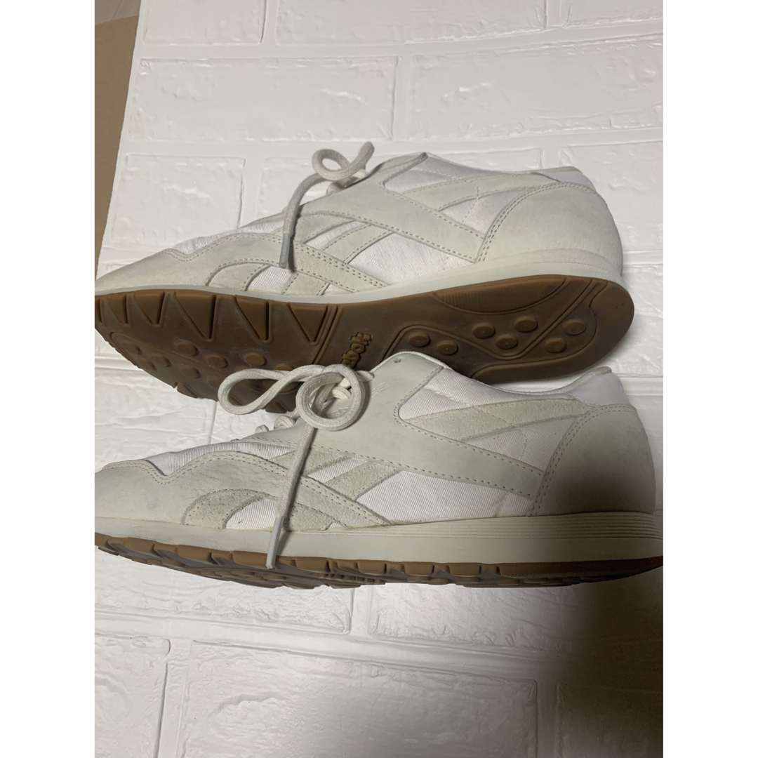 MAISON KITSUNE'(メゾンキツネ)のREEBOK CLASSIC × MAISON KITSUNE  スニーカー　白 メンズの靴/シューズ(スニーカー)の商品写真