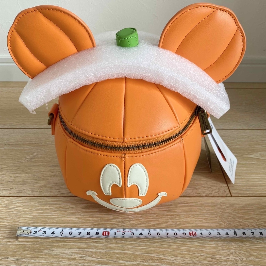 Disney(ディズニー)のディズニーリゾート Loungefly ハロウィン パンプキン ミッキー バッグ エンタメ/ホビーのおもちゃ/ぬいぐるみ(キャラクターグッズ)の商品写真