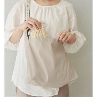 スリーコインズ(3COINS)のスリーコインズ＊【JTB】折りたたみワンショルBAG＊ベージュ(ショルダーバッグ)