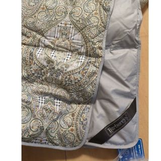 バーバリー(BURBERRY)のkkmm様専用　BURBERRY　ダウン　ひざ掛け　グレー(その他)