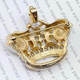 希少品 TRIFARI / トリファリ 王冠のブローチ 上品なパールの通販 by