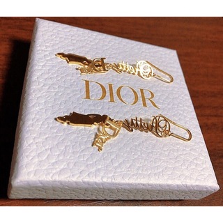 クリスチャンディオール(Christian Dior)のDior ロゴ シンプル 人気 揺れる 可愛い ピアス フック gold (ピアス)