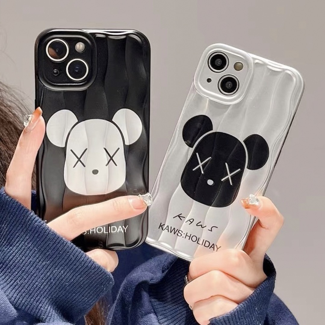 iPhone14ProMAXケース　カウズ KAWS アルミ調 ［シルバー］ スマホ/家電/カメラのスマホアクセサリー(iPhoneケース)の商品写真