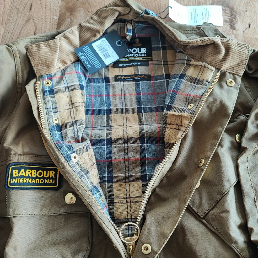 未使用タグ付き　Barbour international　northpass