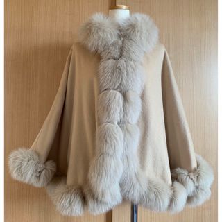 極美品』SAGA FURS ポンチョ カシミヤ100% フォックスファー- 極美品』SAGA FURS ポンチョ カシミヤ100% フォックスファー-