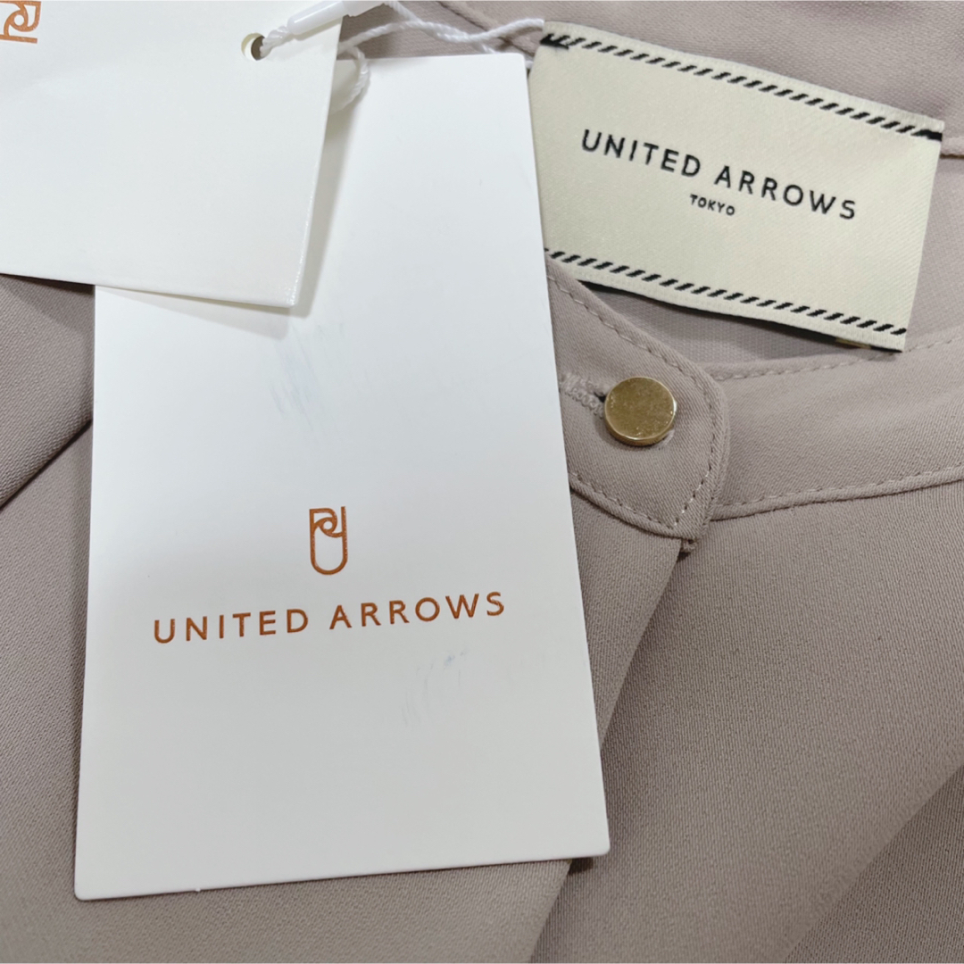 【新品タグ付】UNITED ARROWSバンドカラータックブラウス　フリーサイズ 6