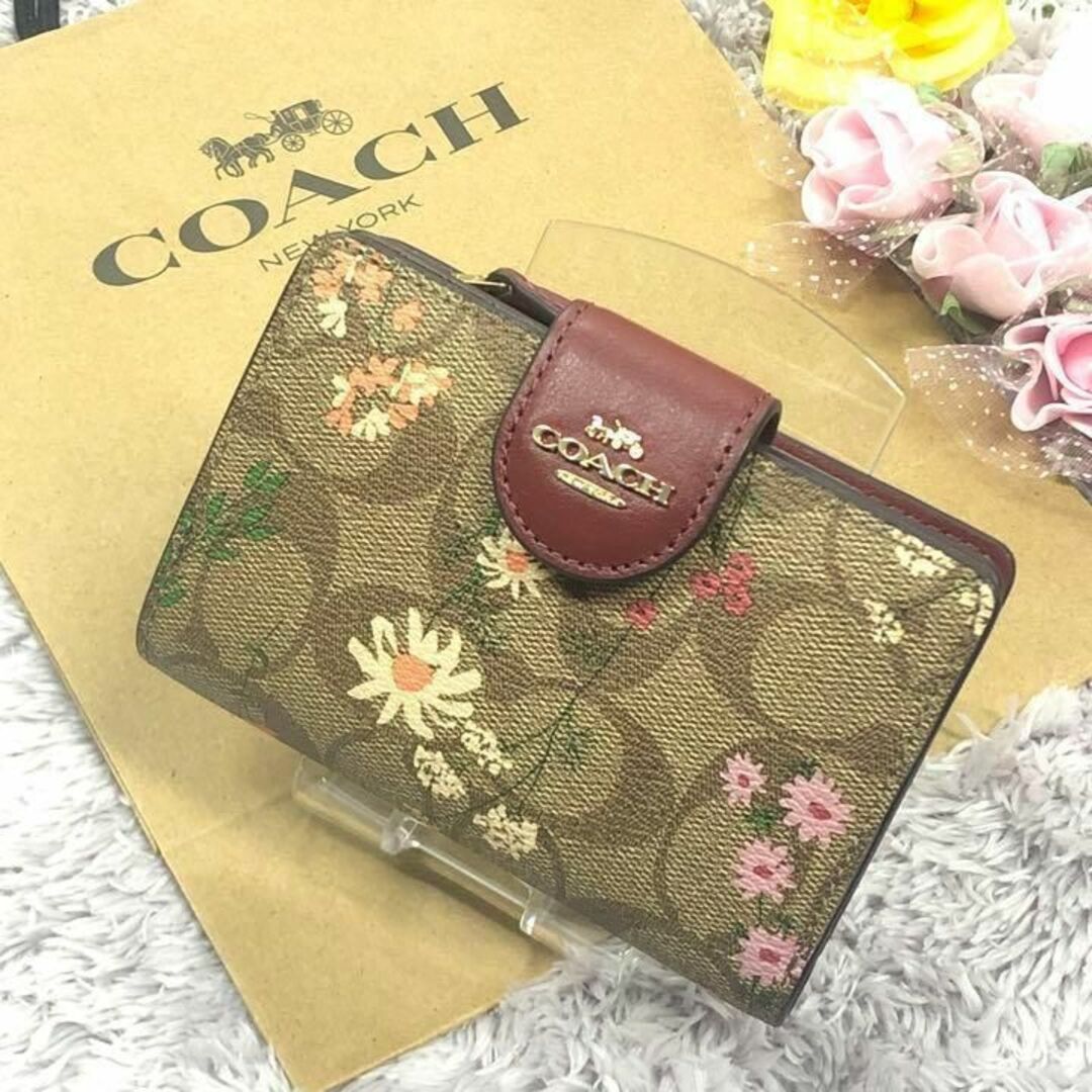 ⭐COACH⭐コーチ⭐新品 折財布 花柄 PVCレザー 赤茶 | フリマアプリ ラクマ