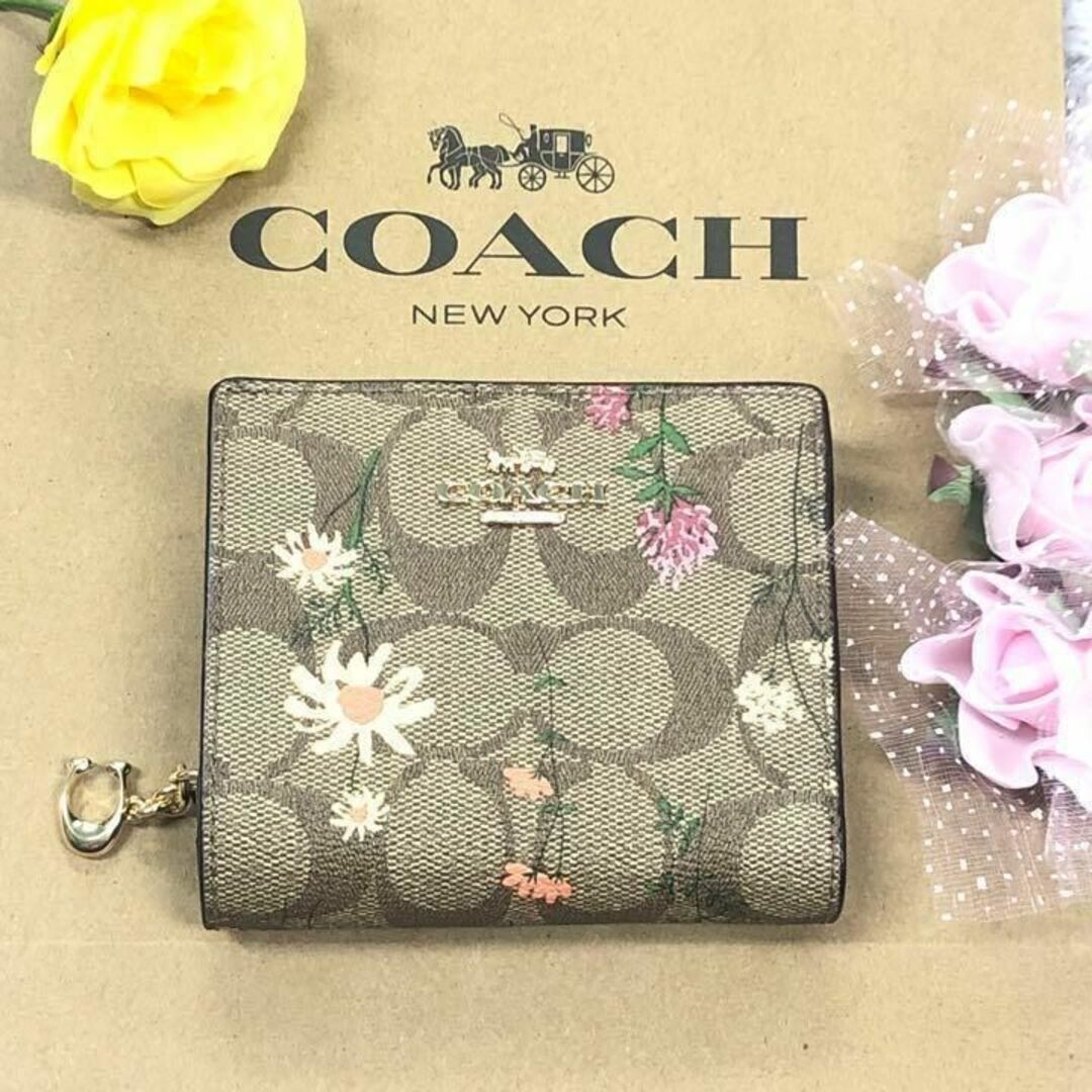 COACH(コーチ)の⭐COACH⭐コーチ⭐新品 折財布 花柄 茶ブラウン Cシグネチャー レディースのファッション小物(財布)の商品写真