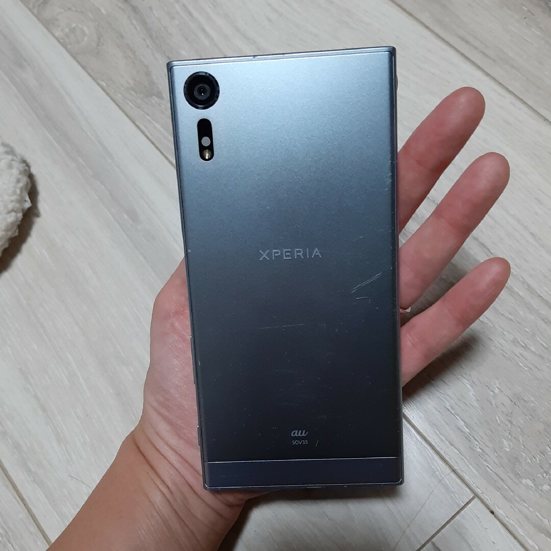 Xperia xzs au ブラック