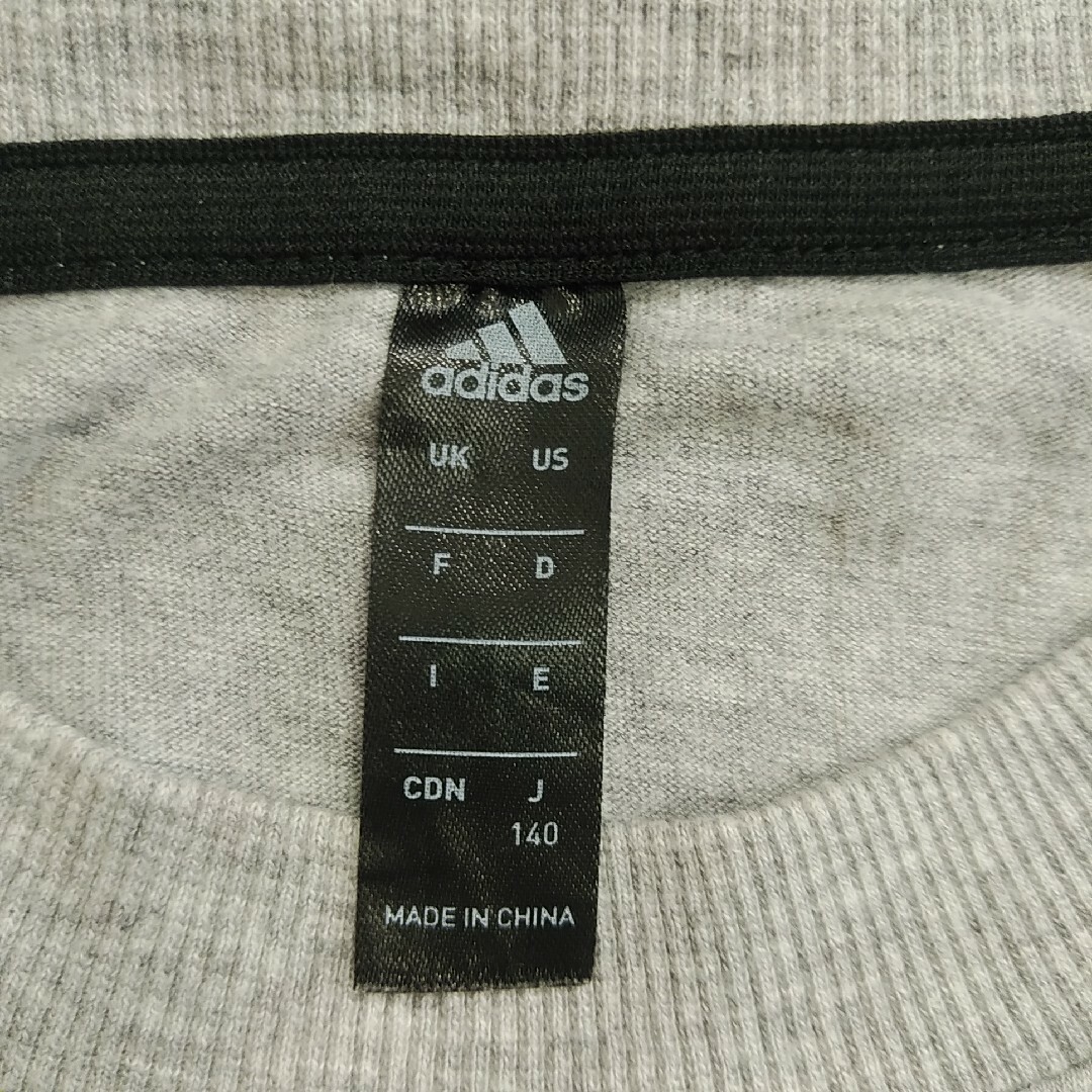 adidas(アディダス)のアディダス　スターウォーズ　半袖　Tシャツ　キッズ　グレー　140㎝ キッズ/ベビー/マタニティのキッズ服男の子用(90cm~)(Tシャツ/カットソー)の商品写真