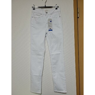 リーバイス(Levi's)の新品Levi's　COOL.SHAPING.JEANS　25/63cm 白パンツ(デニム/ジーンズ)