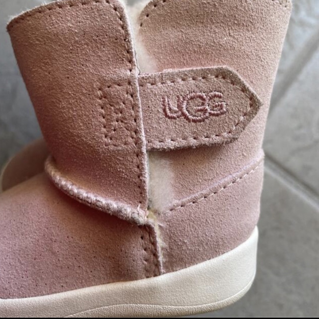 UGG(アグ)のキッズブーツ　ベビーシューズ　UGG モコモコ可愛い　アグ　暖かい　 キッズ/ベビー/マタニティのベビー靴/シューズ(~14cm)(ブーツ)の商品写真