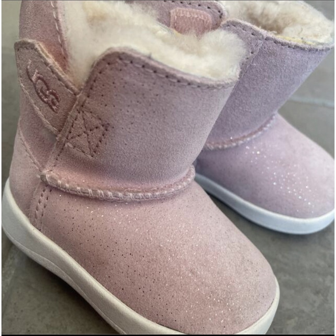 UGG(アグ)のキッズブーツ　ベビーシューズ　UGG モコモコ可愛い　アグ　暖かい　 キッズ/ベビー/マタニティのベビー靴/シューズ(~14cm)(ブーツ)の商品写真