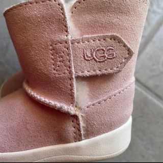 アグ(UGG)のキッズブーツ　ベビーシューズ　UGG モコモコ可愛い　アグ　暖かい　(ブーツ)