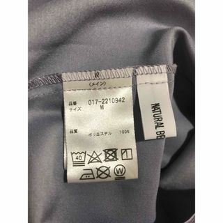 natural beauty basic ゴールド釦カフスサテンブラウスの通販 by から ...