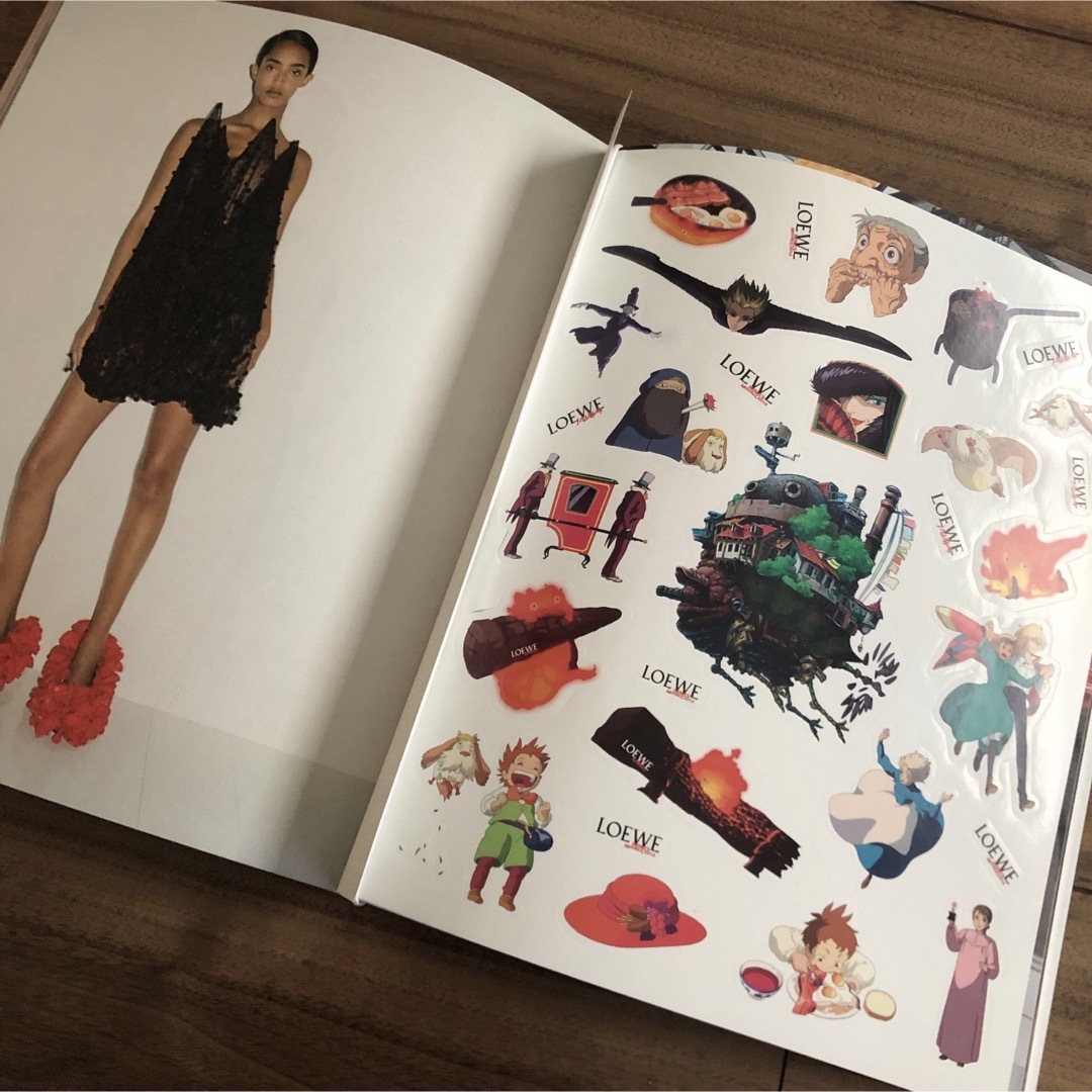 LOEWE(ロエベ)のロエベ  LOEWE 2023 春夏コレクションパンフレット エンタメ/ホビーの雑誌(ファッション)の商品写真