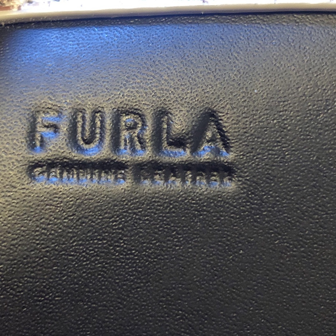 Furla(フルラ)の★新品★FURLA　フルラ　レザー　長財布　ヘビ柄　スネーク　シルバー レディースのファッション小物(財布)の商品写真