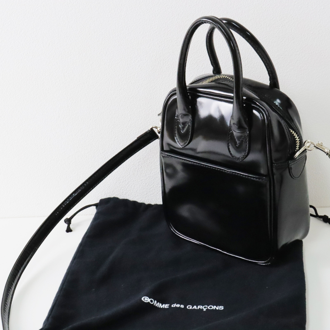 コムデギャルソン COMME des GARCONS KZ-K-262 青山店限定 パテントレザー 2WAY ミニハンドバッグ/ブラック【2400013510790】 | フリマアプリ ラクマ コムデギャルソン COMME des GARCONS KZ-K-262 青山店限定 パテントレザー 2WAY ミニハンドバッグ/ブラック【2400013510790】 | フリマアプリ ラクマ