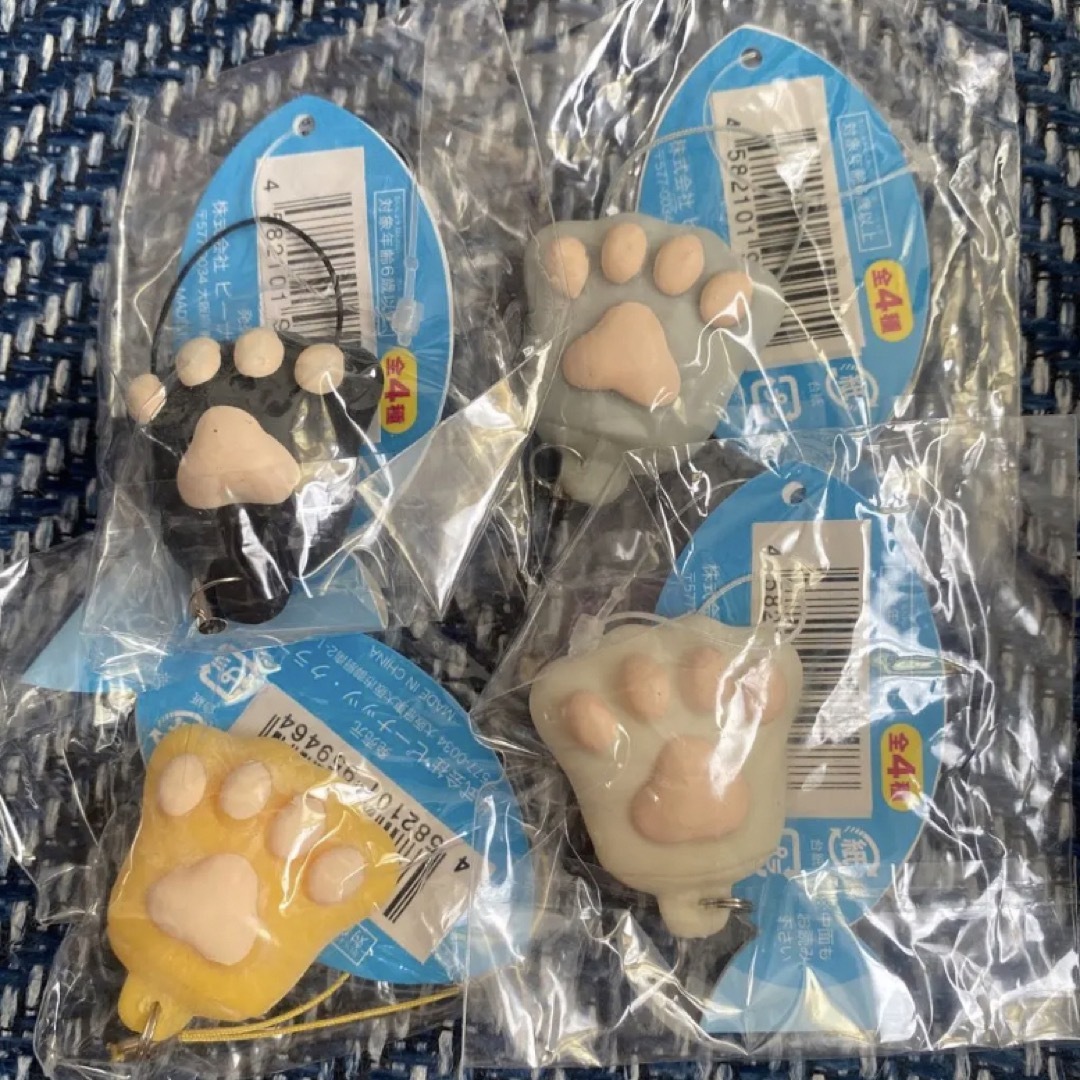 ぷにぷに　スクイーズ   ねこのて にくきゅう  ストラップ エンタメ/ホビーのおもちゃ/ぬいぐるみ(キャラクターグッズ)の商品写真