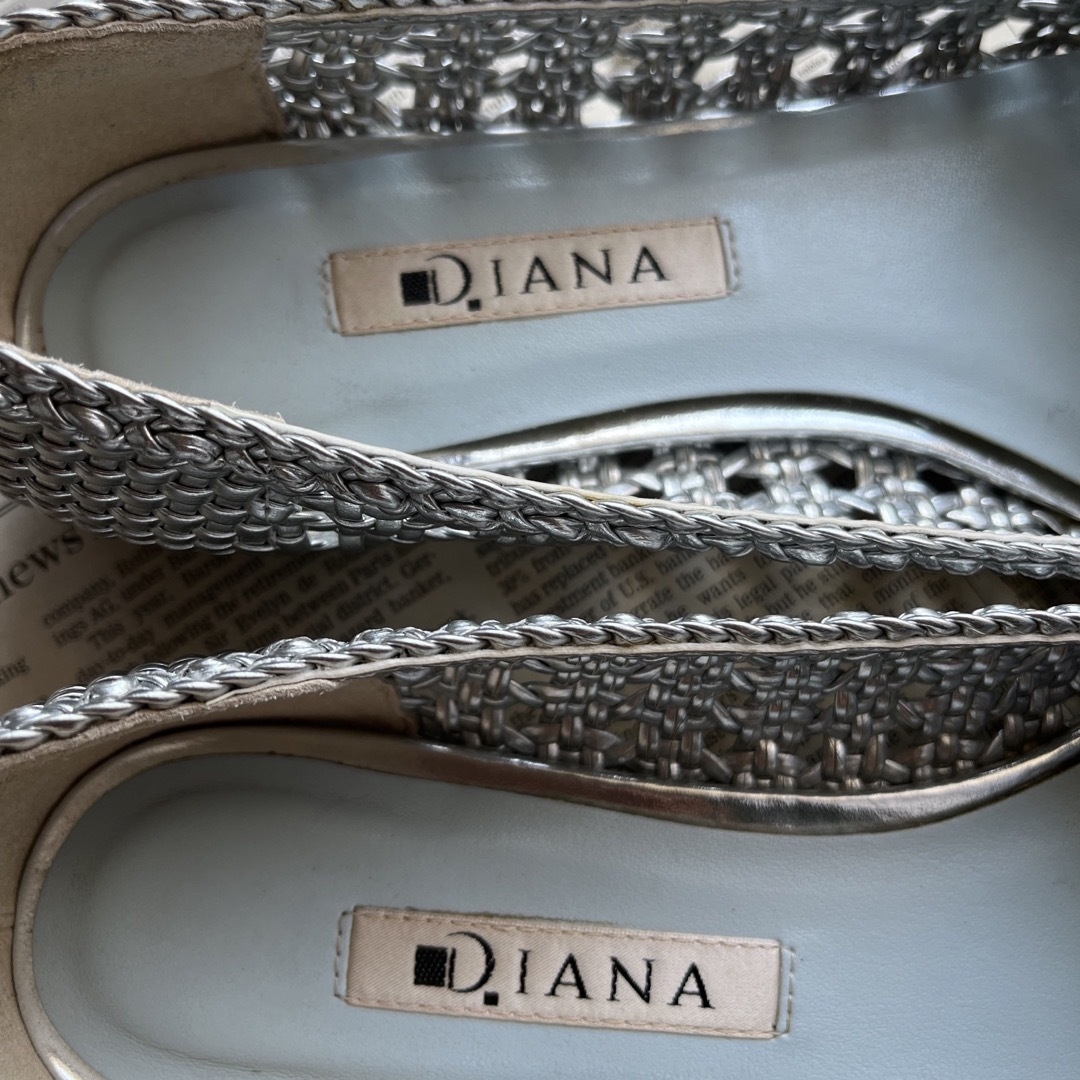 DIANA(ダイアナ)の【専用】るぅ太郎様　ダイアナ　23.5  シルバー レディースの靴/シューズ(ハイヒール/パンプス)の商品写真