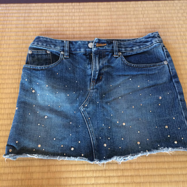 スタッズビジューデニムスカート レディースのスカート(ミニスカート)の商品写真