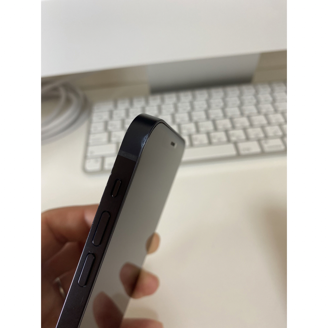 iPhone(アイフォーン)のiPhone12 64GB Softbank simフリー ブラック 中古 スマホ/家電/カメラのスマートフォン/携帯電話(スマートフォン本体)の商品写真