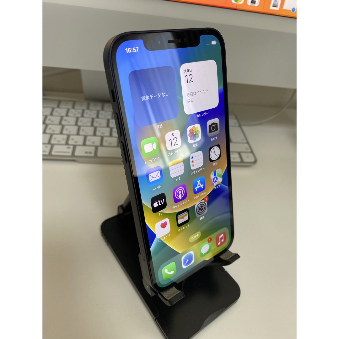 iPhone(アイフォーン)のiPhone12 64GB Softbank simフリー ブラック 中古 スマホ/家電/カメラのスマートフォン/携帯電話(スマートフォン本体)の商品写真