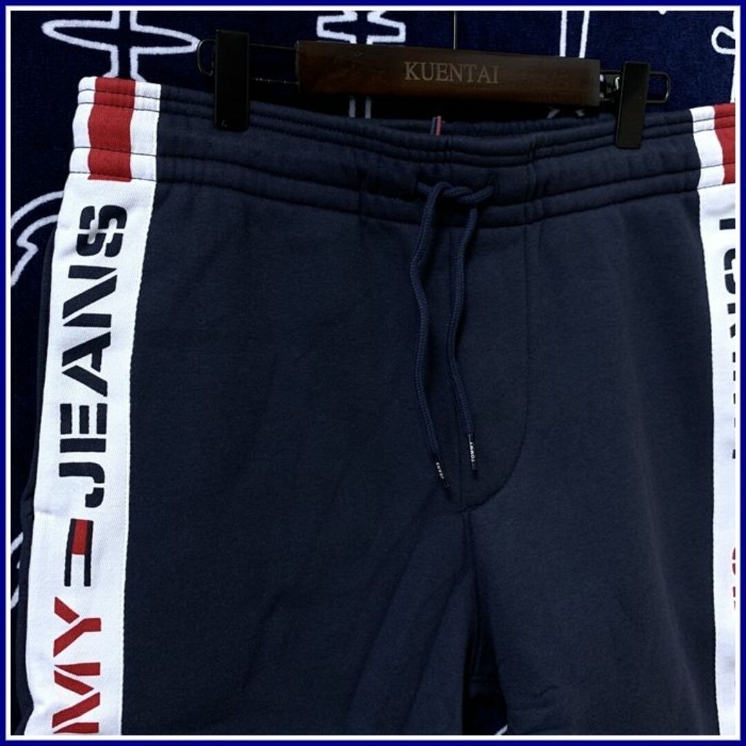 TOMMY HILFIGER(トミーヒルフィガー)のTOMMY JEANSのサイドロゴスウェットショーツ メンズのパンツ(ショートパンツ)の商品写真