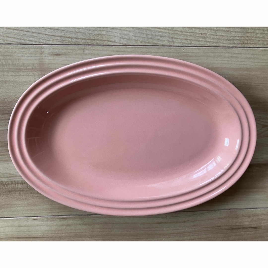 LE CREUSET(ルクルーゼ)の値下げしました【新品･未使用】ル・クルーゼ 20cmオーバルプレート 3枚セット インテリア/住まい/日用品のキッチン/食器(食器)の商品写真