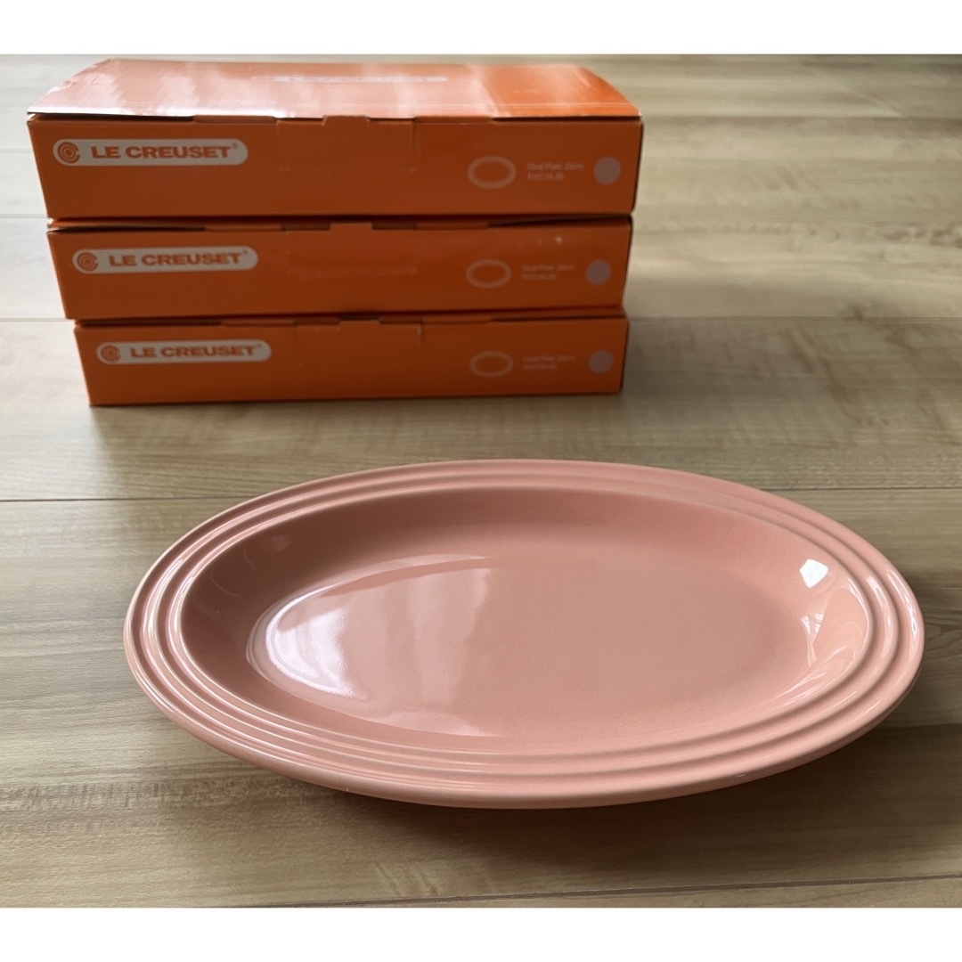 LE CREUSET(ルクルーゼ)の値下げしました【新品･未使用】ル・クルーゼ 20cmオーバルプレート 3枚セット インテリア/住まい/日用品のキッチン/食器(食器)の商品写真