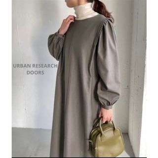 アーバンリサーチドアーズ(URBAN RESEARCH DOORS)の人気完売品 URBAN RESEARCH ショルダータックワンピース 美品(ロングワンピース/マキシワンピース)