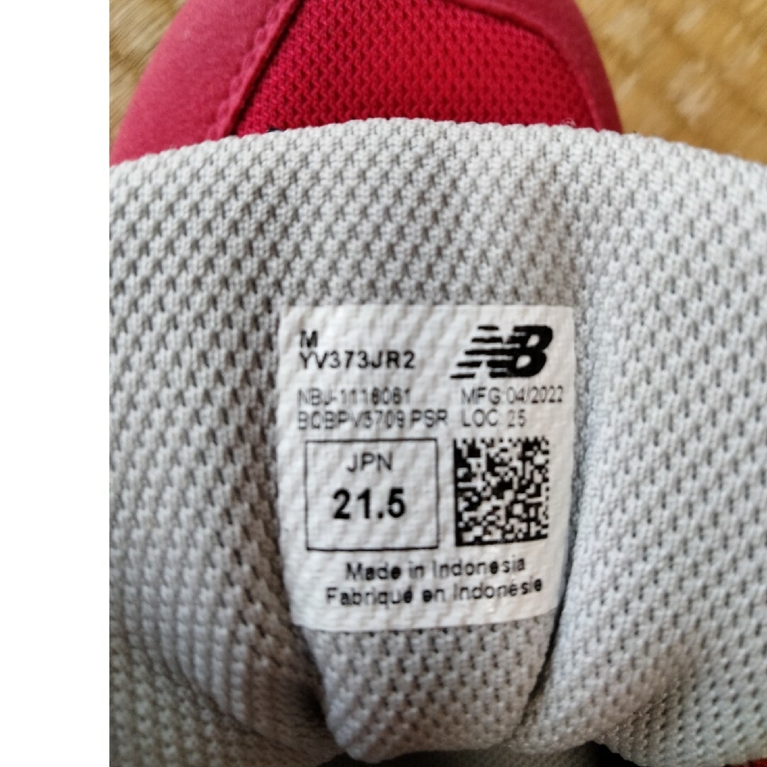 New Balance(ニューバランス)のニューバランス　21.5cm レッド　新品未作用　ジュニア　キッズ　レディース レディースの靴/シューズ(スニーカー)の商品写真