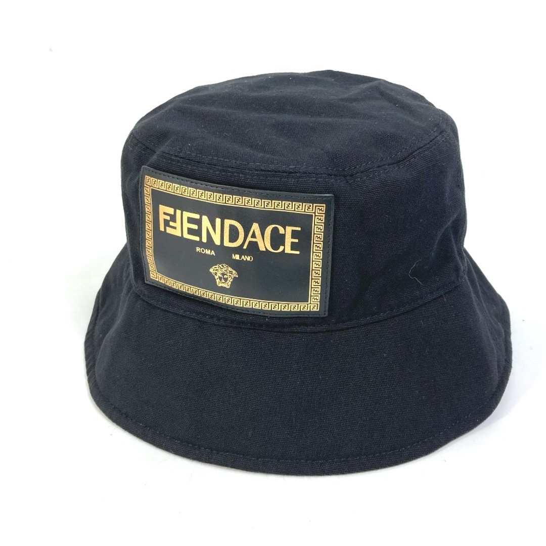 FENDI(フェンディ)のフェンディ FENDI フェンダーチェ fendace ロゴ FXQ801 ヴェルサーチ versace コラボ  ハット帽 帽子 バケットハット ボブハット ハット コットン ブラック 美品 レディースの帽子(ハット)の商品写真