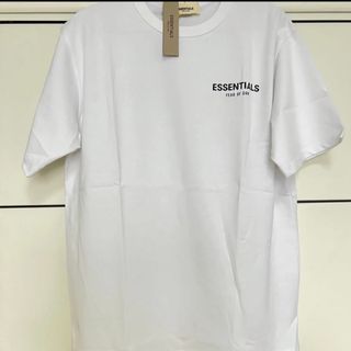 フィアオブゴッド(FEAR OF GOD)のFOG ESSENTIALS Tシャツ　エッセンシャルズ　高級感　半袖　男女兼用(Tシャツ/カットソー(半袖/袖なし))