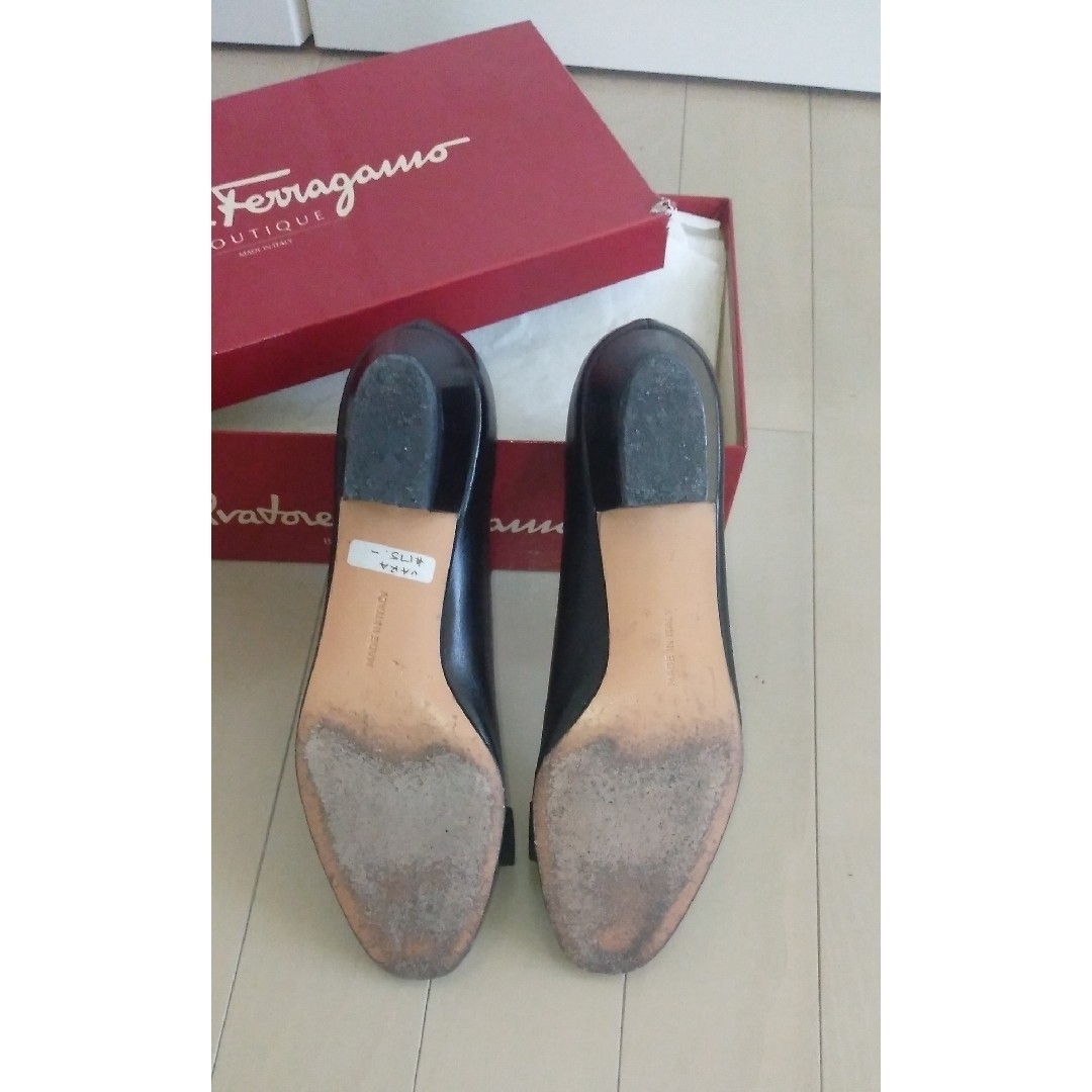 Salvatore Ferragamo(サルヴァトーレフェラガモ)のフェラガモ ヴァラリボン パンプス ブラック 5.5C(約23cm) レディースの靴/シューズ(ハイヒール/パンプス)の商品写真