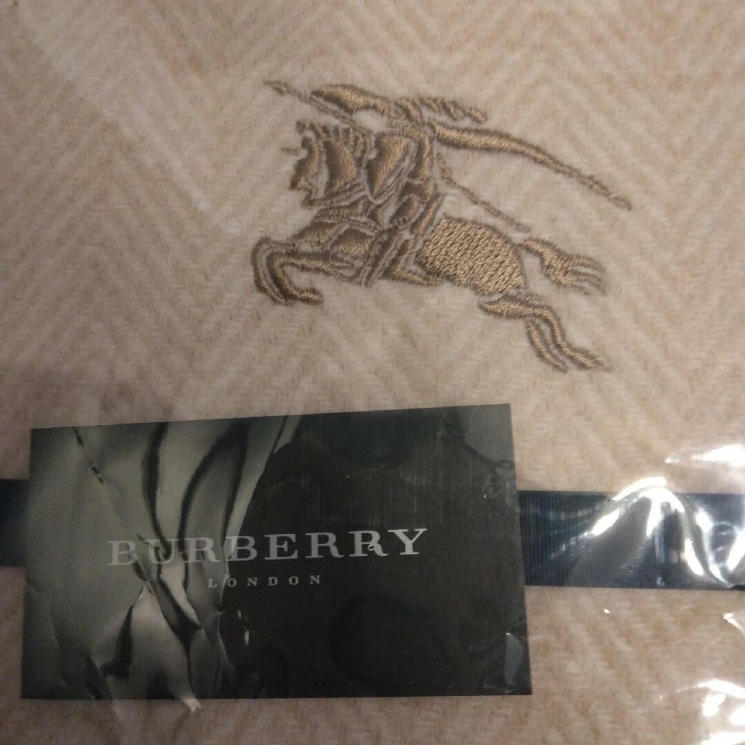 BURBERRY(バーバリー)の最終値下げ。[新品] BURBERRY バーバリーウール膝掛け インテリア/住まい/日用品の寝具(その他)の商品写真