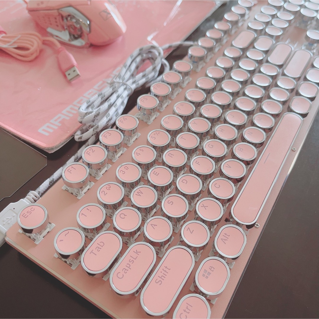 ❤️ピンク タイプライター キーボード❤️マウス付き マウスパッド レトロ スマホ/家電/カメラのPC/タブレット(PC周辺機器)の商品写真