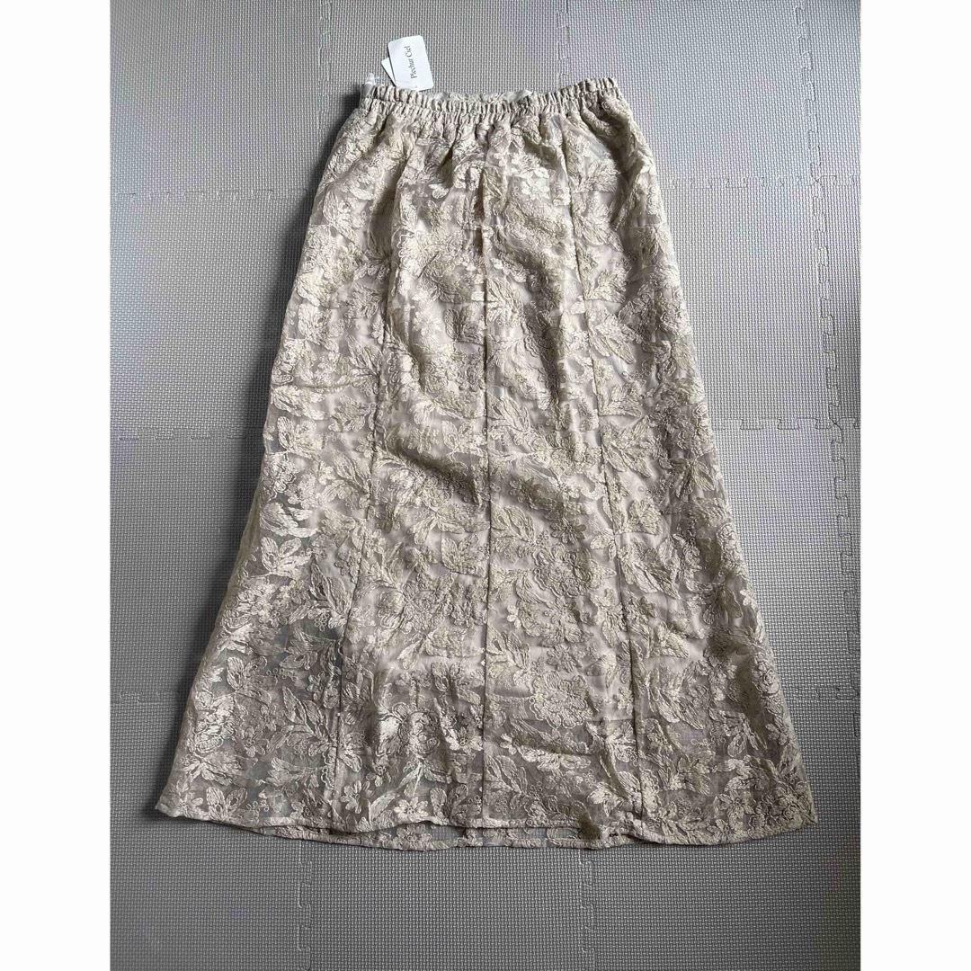 しまむら　花柄　刺繍　ロングスカート　ベージュ レディースのスカート(ロングスカート)の商品写真