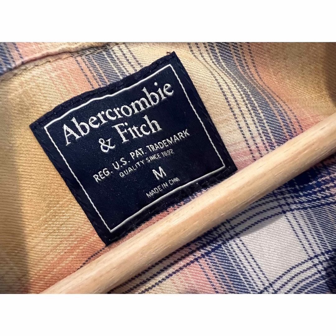 Abercrombie&Fitch(アバクロンビーアンドフィッチ)のアバクロ　シャツ　チェックシャツ レディースのトップス(シャツ/ブラウス(長袖/七分))の商品写真