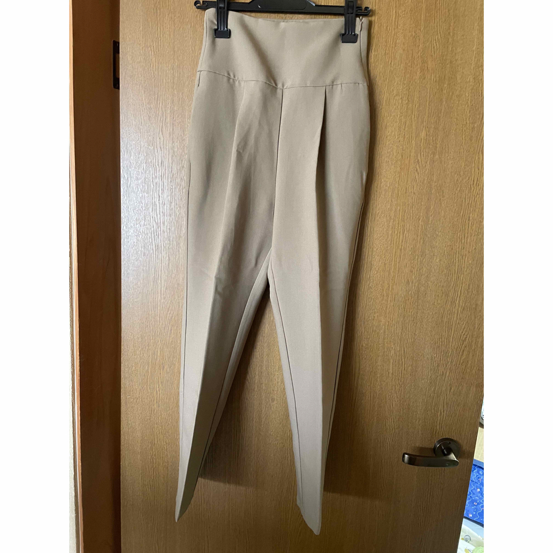 試着のみ バースデーバッシュ EMI PANTS カーキ Sサイズ レディースのパンツ(クロップドパンツ)の商品写真