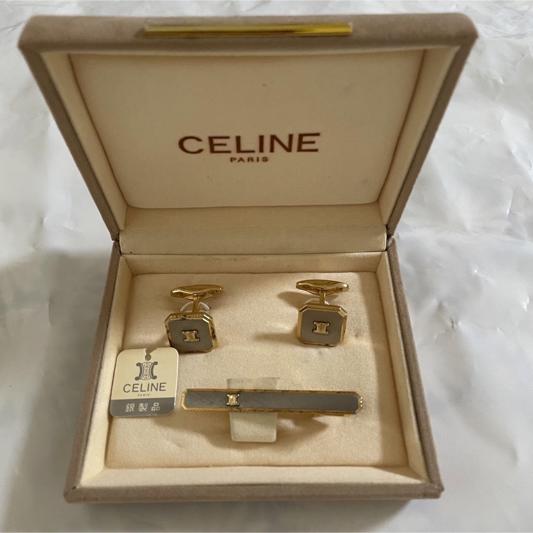 celine(セリーヌ)の未使用保管品　CELINE ロゴ　カフス&＆タイクリップ　Silverゴールド メンズのファッション小物(ネクタイピン)の商品写真