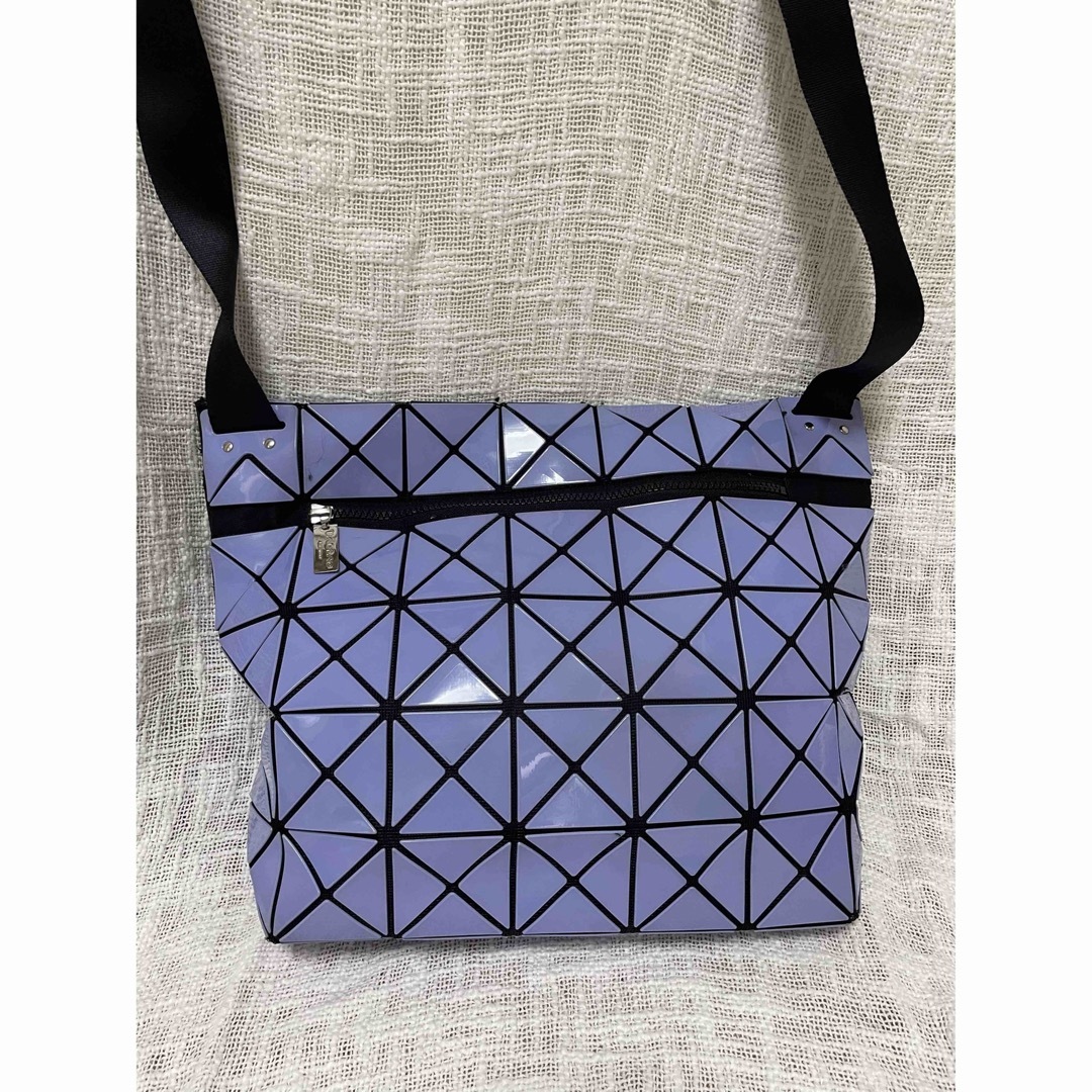 BAOBAOメッセンジャーショルダーバッグ カーキ　ISSEY MIYAKE